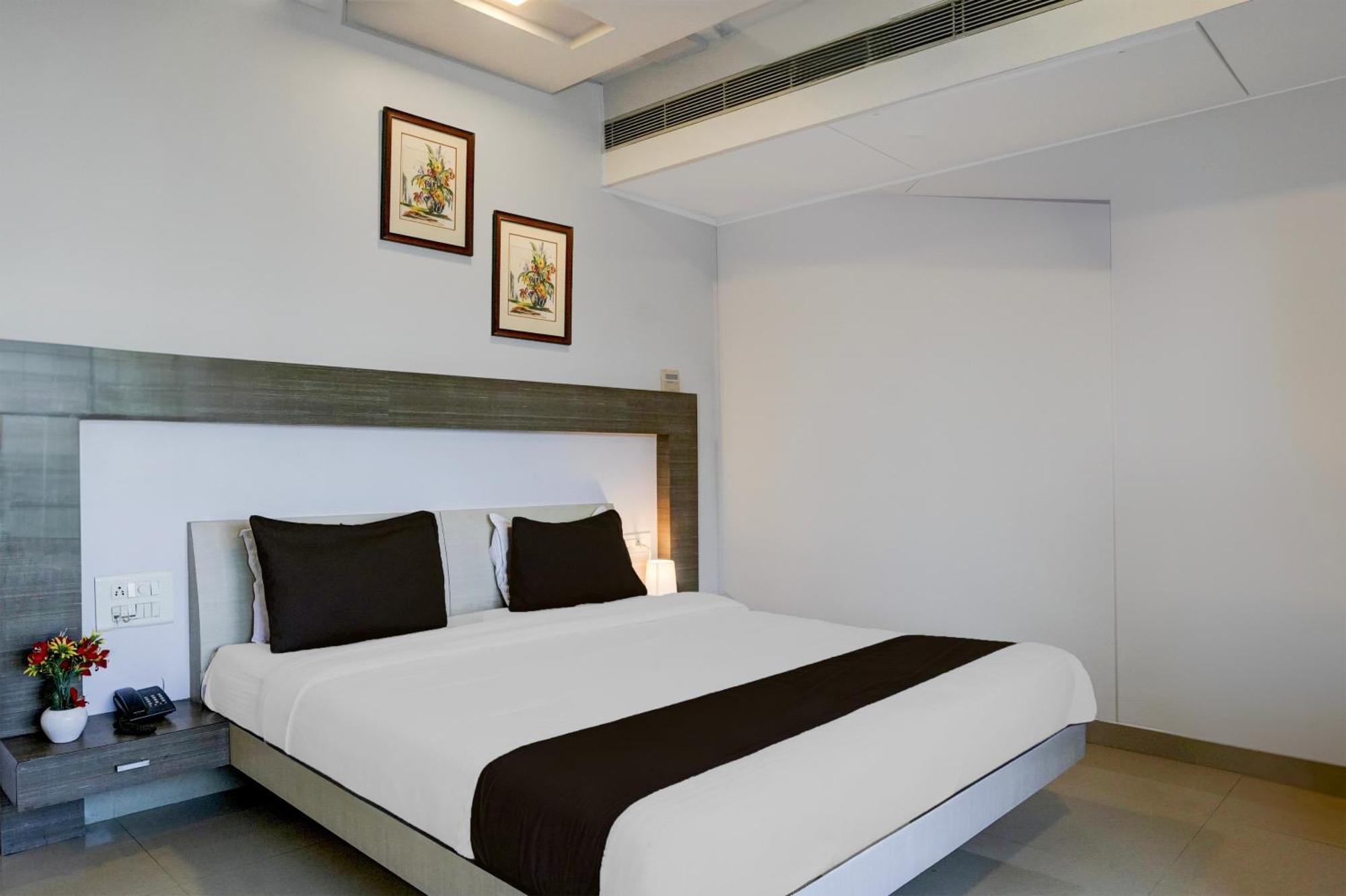 Super Collection O Limda Chowk Formerly Hotel Harmony 拉杰果德 外观 照片