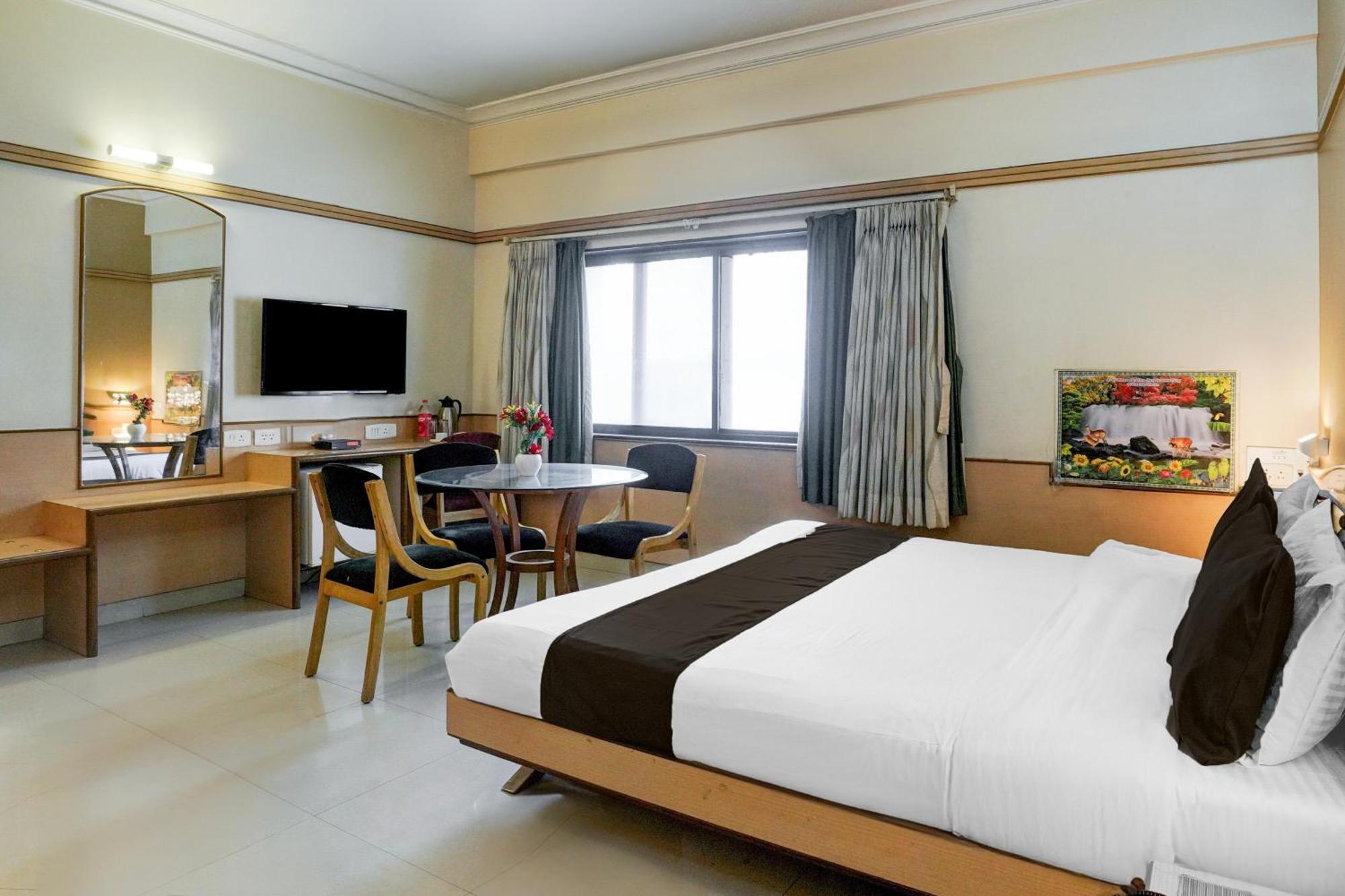 Super Collection O Limda Chowk Formerly Hotel Harmony 拉杰果德 外观 照片