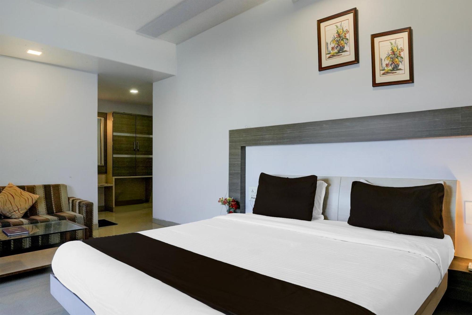Super Collection O Limda Chowk Formerly Hotel Harmony 拉杰果德 外观 照片