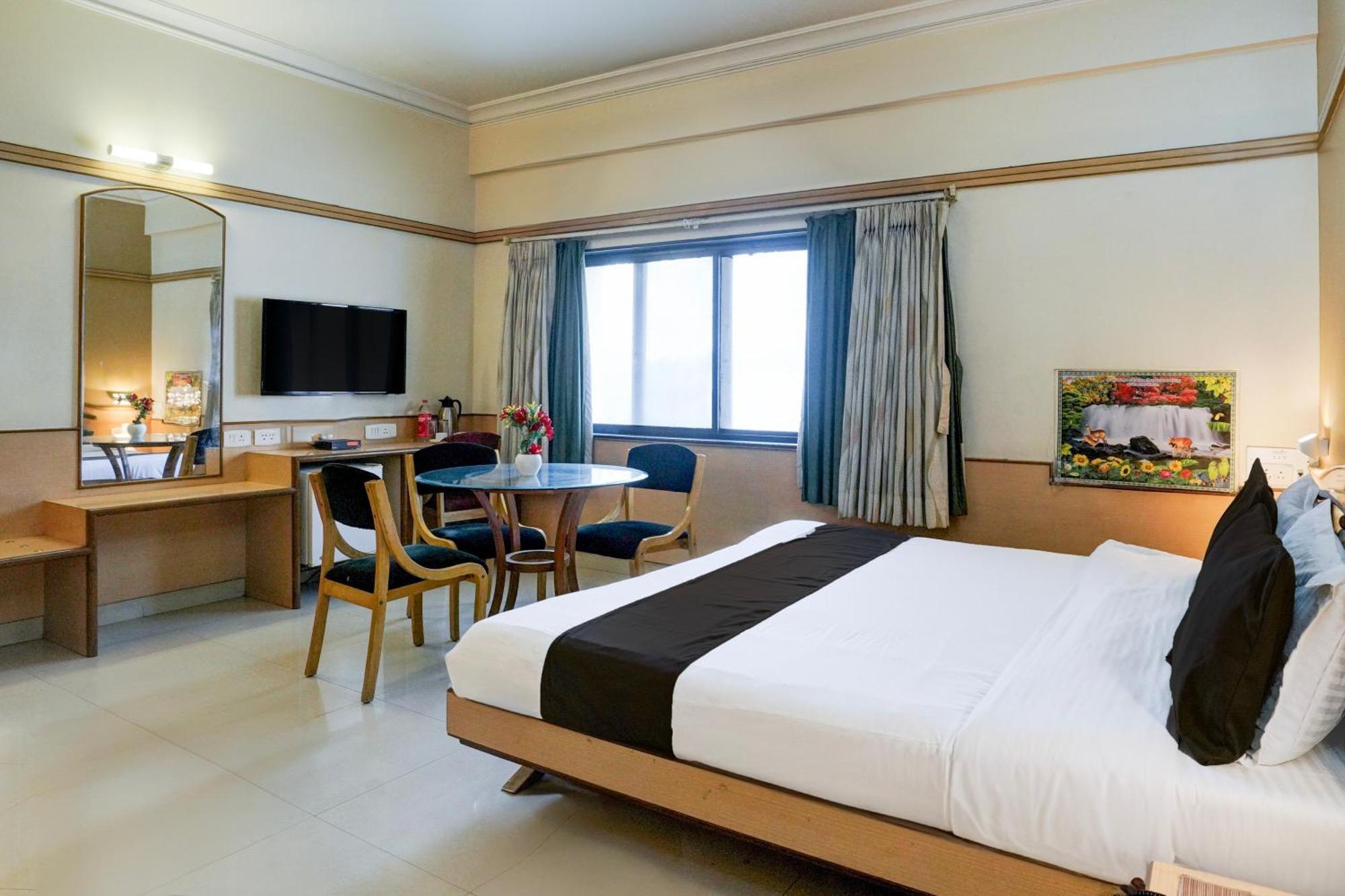 Super Collection O Limda Chowk Formerly Hotel Harmony 拉杰果德 外观 照片