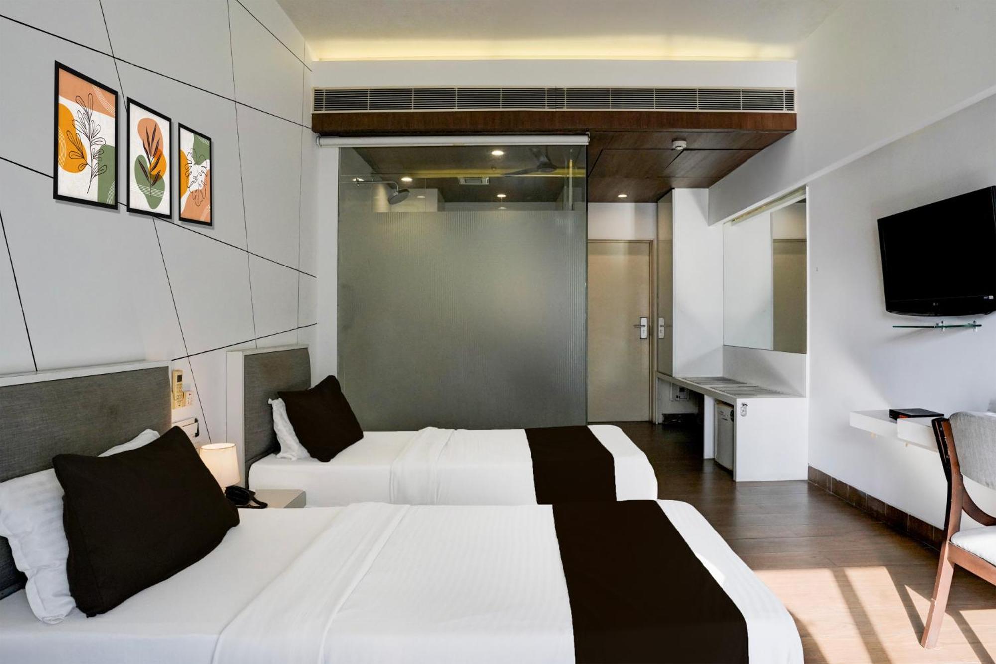 Super Collection O Limda Chowk Formerly Hotel Harmony 拉杰果德 外观 照片